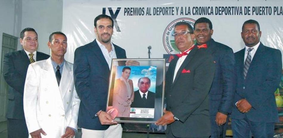 El reconocimiento de Don Waldo Rafael Musa Moncion, fue recibido por su hijo Walbert Musa en representación de la familia.