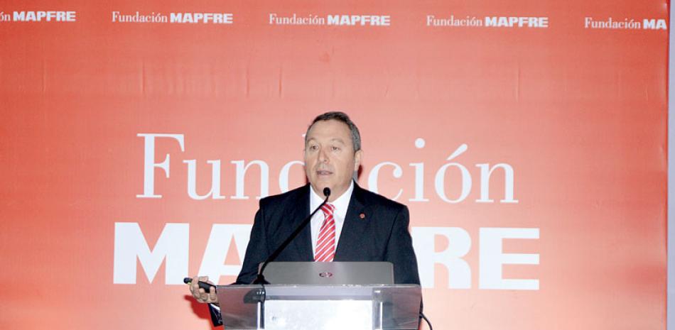 Presentación. El CEO de MADFRE BHD Seguros, Luis Gutiérrez, llamó al sector a definir una hoja de ruta.
