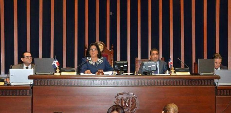La presidenta del Senado, Cristina Lizardo, convocó a sesión el próximo martes a las 4:00 de la tarde.