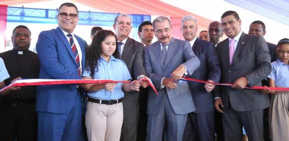 Ceremonia. El presidente Danilo Medina dejó en funcionamiento los nuevos centros educativos.