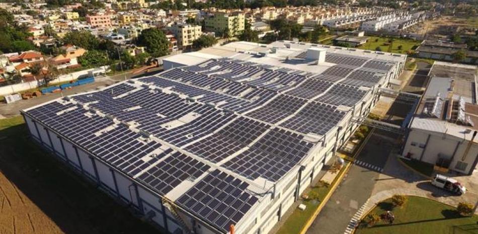 Modelo. La primera fase del proyecto permitió que 18% de la energía consumida en la fábrica sea generada por los paneles solares.