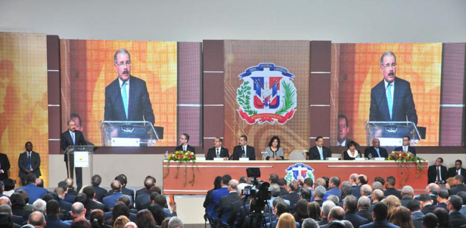 Acto protocolar. El presidente Danilo Medina habló ayer tras recibir su certificado de elección como presidente de la República para el período 2016-2020, en el Centro de Convenciones de la Cancillería.