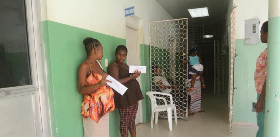 En busca de salud. Constantemente llegan a la maternidad del Cabral y Báez parturientas haitianas, incluso desde Haití, para dar a luz en el país.