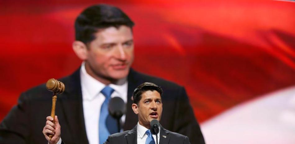 Martillo. El portavoz republicano Paul Ryan golpea el martillo tras reconocer oficialmente la nominación de Donald Trump como candidato republicano a la presidencia de Estados Unidos, en el segundo día de la Convención Nacional Republicana 2016 en el Quicken Loans Arena en Cleveland, Ohio.