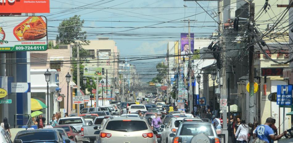 Urbano. El tráfico congestionado se complica con las carretas de haitianos.