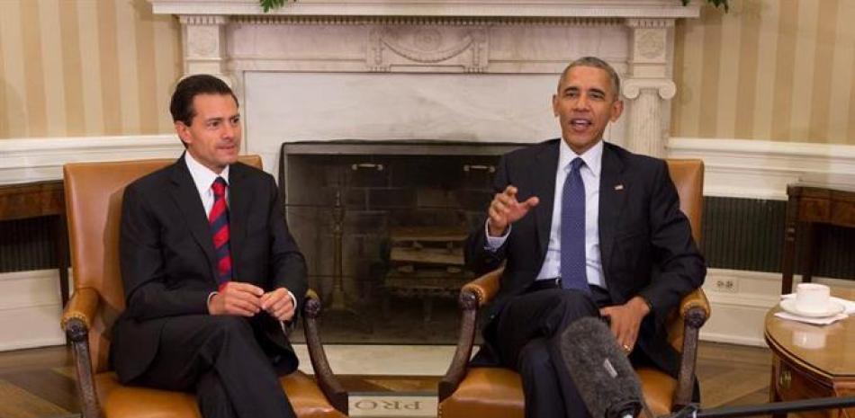 El presidente estadounidense, Barack Obama (d), y su homólogo mexicano, Enrique Peña Nieto (i), durante su reunión en Washington, Estados Unidos. EFE
