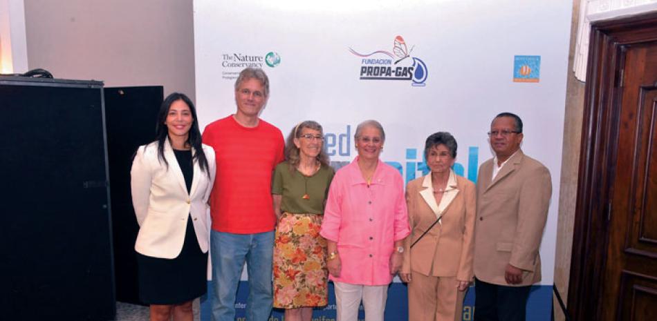 Karen Pannochía, Ken Marks, Judy Lang, Rosa Margarita Bonetti de Santana, Idelisa Bonnelly de Calventi y Francisco Núñez.