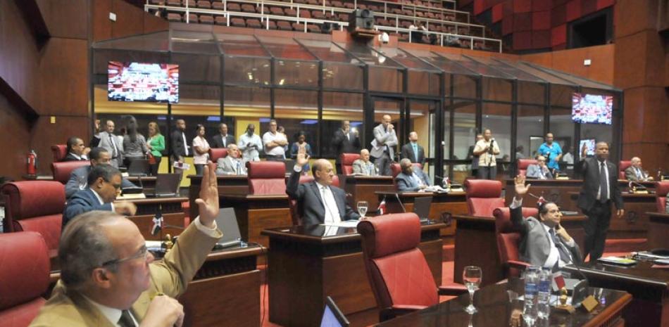 Sesión. Los senadores declararon de urgencia varios proyectos de ley al concluir ayer la legislatura.
