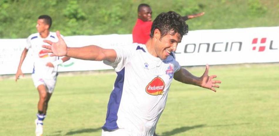 Jorge Alonso celebra uno de sus goles del domingo pasado ante Cibao FC.