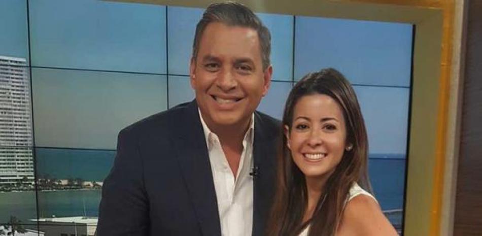 Daniel Sarcos y Dafne Guzmán. Ambos conversaron en Miami para un programa especial de televisión por Tele Antillas, canal 2.