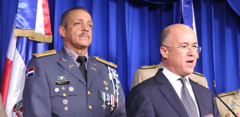 Comunicación. El procurador Francisco Domínguez Brito, y el jefe de la Policía, mayor general Nelson Peguero, se han referido en varias ocasiones al problema que plantea el caso de los prófugos.