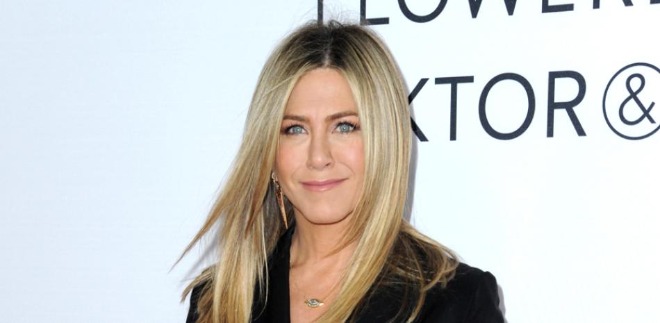 "Usamos las 'noticias' de celebridades para perpetuar esta visión deshumanizadora de las mujeres", escribió Jennifer Aniston.