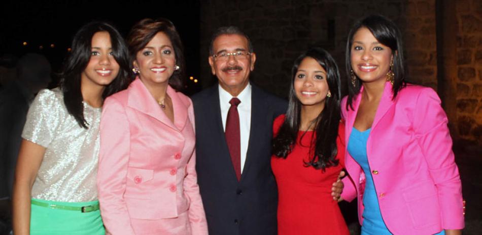 Bendiciones. Danilo Medina clamó a Dios para bendecir a los padres de familia e inspirarlos a ser los mejores ejemplos para sus hijos e hijas.