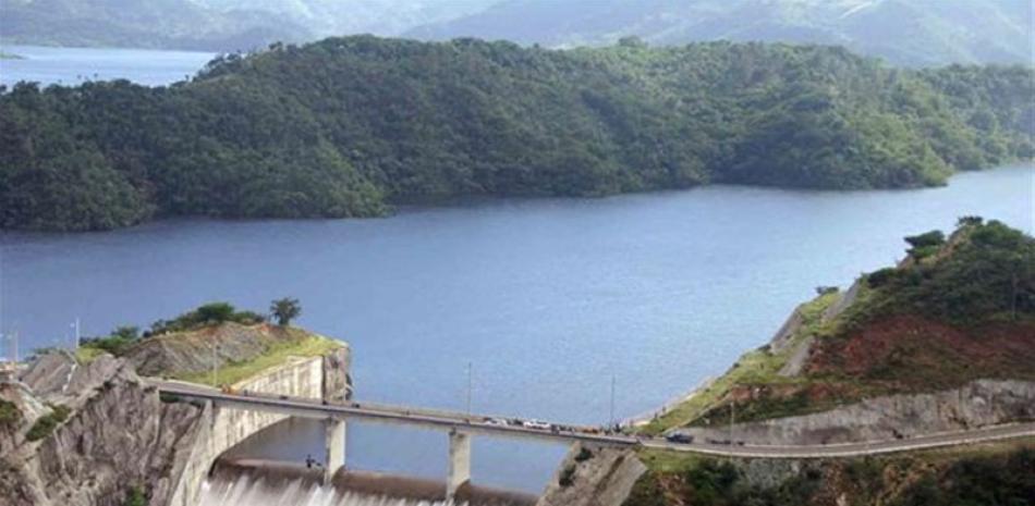 Presas. Es un consenso del Pacto Eléctrico que el Estado dominicano permanezca con el monopolio de la generación hidroeléctrica mayor a los cinco megavatios y de la transmisión al Sistema Eléctrico Nacional Interconectado (SENI). La IV fase del Pacto Eléctrico terminaría el próximo viernes.