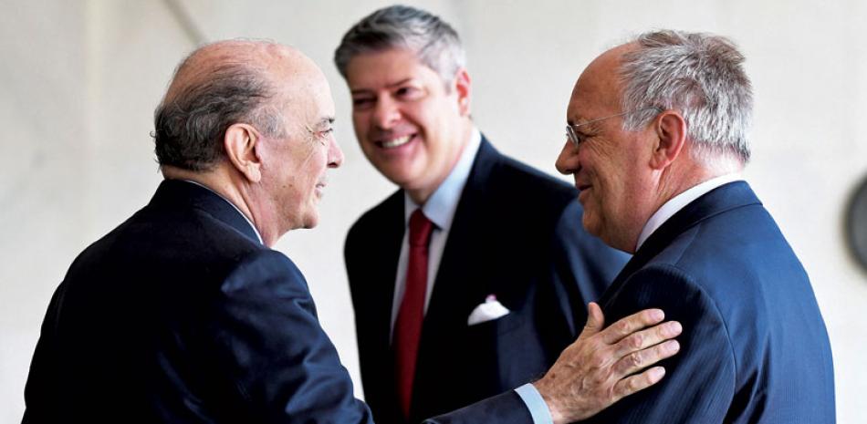 Reunión. El presidente de la Confederación Helvética, Johann Schneider-Ammann (d) y el ministro de Relaciones Exteriores de Brasil, José Serra (i), durante una rueda de prensa ayer,