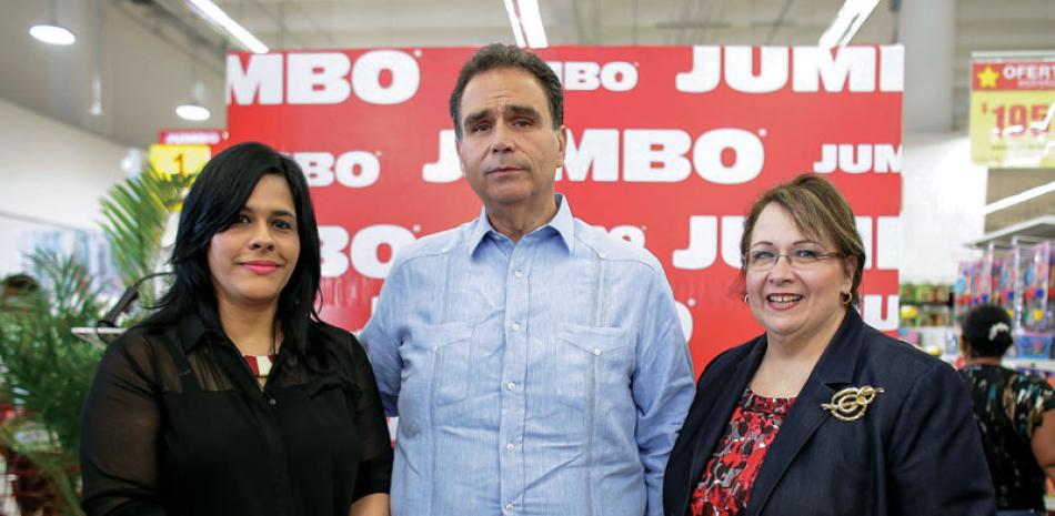 Madelyn Martínez, José Miguel González Cuadra y Vicky Malla.