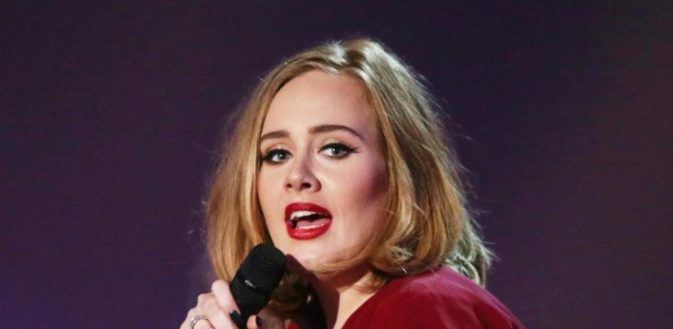 La cantante británica Adele rechazó una oferta para cantar en el medio tiempo del Super Bowl LI en Houston el 5 de febrero de 2017.