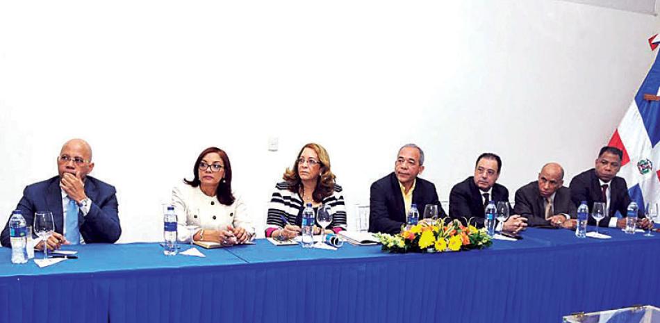 Comité. Además de Rubén Jiménez Bichara, vicepresidente ejecutivo de la CDEEE, quien lo preside, están otros miembros de las EDE.