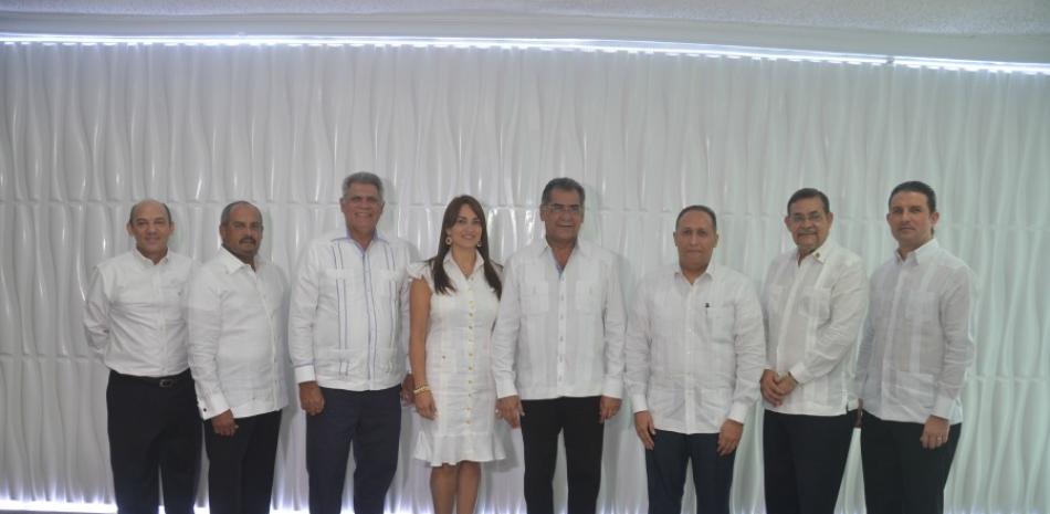 Mario Álvarez, Gerardo Genao, Sergio Tobal, Audrey Lehoux, Luis Miguel Pou, Erick Hernández, Ernesto Martínez y Jean Michel Alfaro.