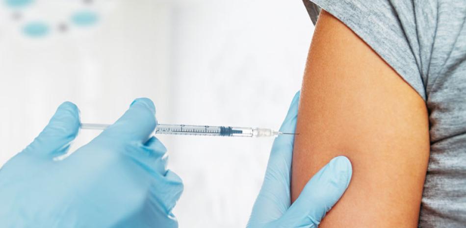 Favor. La vacuna del VPH antes de iniciar la actividad sexual, disminuye la probabilidad de ser infectado.