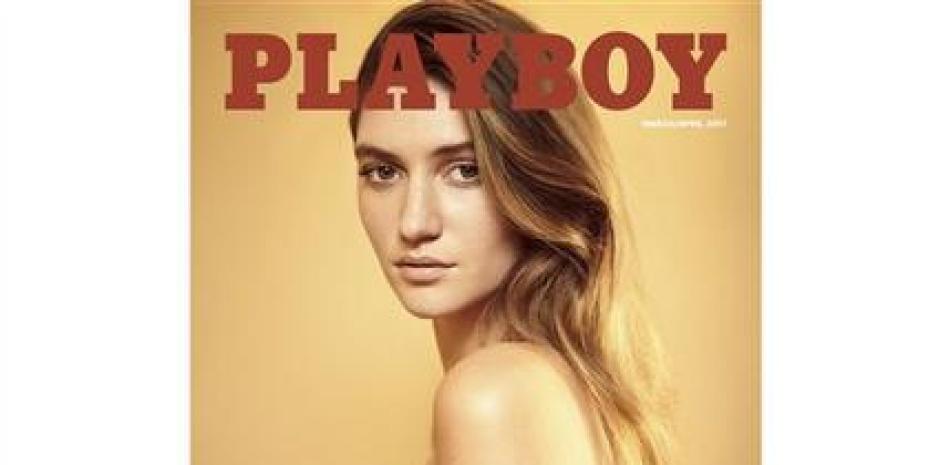 En esta imagen difundida por Playboy muestra a la “playmate” Elizabeth Elam en la portada de la edición marzo/abril de 2017 de la revista para caballeros. Las mujeres desnudas regresaron a la revista Playboy al cabo de una autoveda de un año a ese tipo de imágenes que hicieron famosa a la publicación. El cambio de decisión tuvo lugar el lunes 13 de febrero de 2017, con la presentación del número marzo/abril. (Gavin Bond/Playboy vía AP)