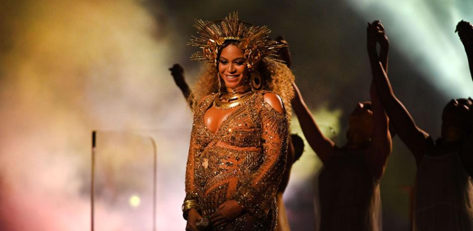 Beyoncé tenía la mayoría de las nominaciones con "Lemonade", su disco más audaz hasta ahora, que diseñó como una reivindicación de la mujer negra. Foto: AFP.