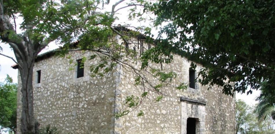 Ponce de León fue teniente gobernador de la provincia de Higüey desde 1505 hasta 1508. Se había destacado como conquistador y pacificador de este considerado muy rebelde cacicazgo. Su casona está ubicada en la entrada de San Rafael del Yuma, del lado oeste del río Yuma.
