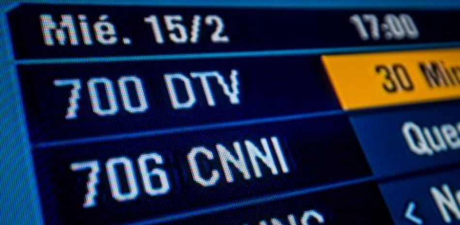 Fotografía de la pantalla de un televisor donde se observa la parrilla de canales de noticias, en donde se excluye al canal "CNN en Español", hoy, miércoles 15 de febrero de 2017, en Caracas (Venezuela).