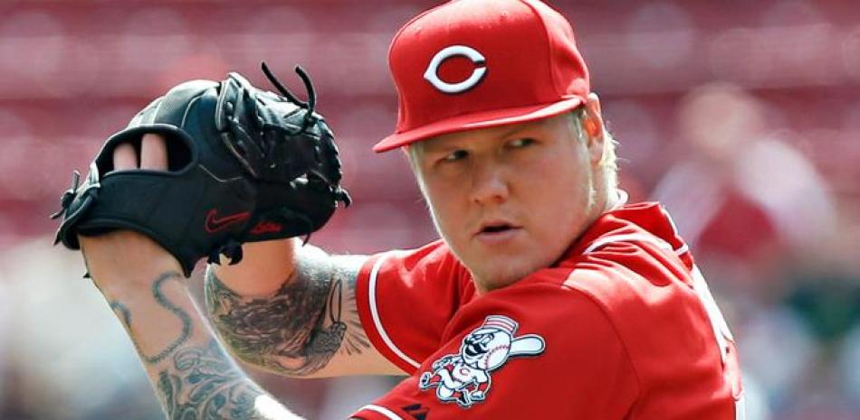 Pitcher. Mat Latos ha firmado para liga menor con los Azulejos.