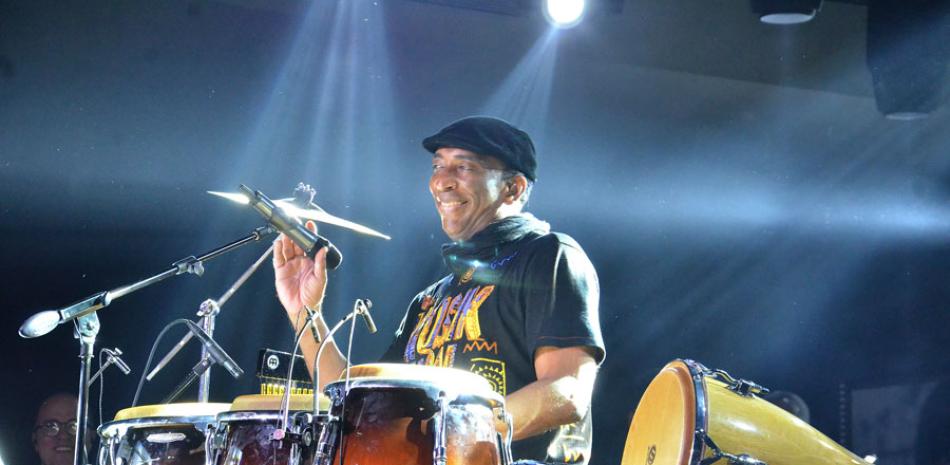 Artista. Chichí Peralta durante uno de los buenos momentos de su show en Hard Rock, organizado por ED Live y SkyPro.