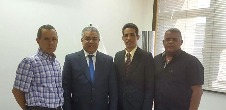 Luis Reyes Santos, Director Nacional de Presupuesto figura junto a Jorge Blas Díaz, presidente de Fedoci, Rafael Tejada y Miguel Angel González, del comité ejecutivo de la entidad.