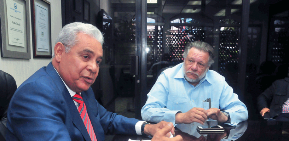 Visita. Franklin Hoet Linares, de la Asociación Mundial de Juristas, junto al Dr. Aristides Fernández Zucco.