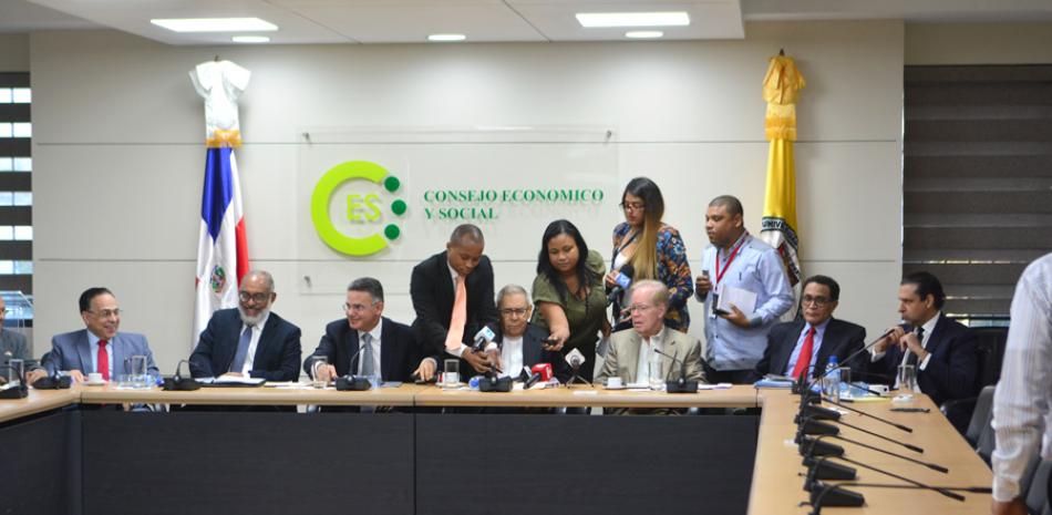 Listo. Los integrantes de la comisión designada por el presidente Danilo Medina para que rinda un informe sobre el proceso de licitación y adjudicación de Punta Catalina ya completó las entrevistas.