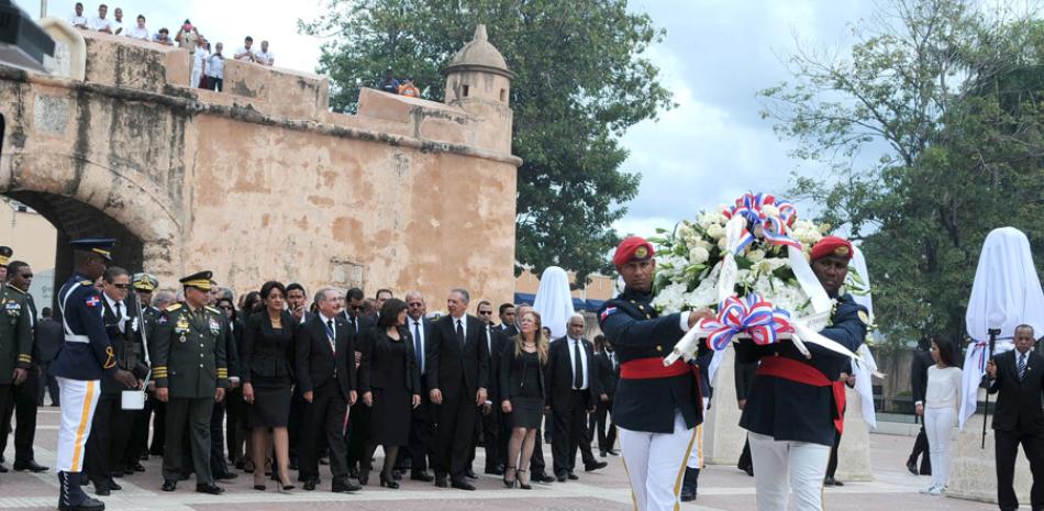Ceremonia. El presidente Danilo Medina también depositó ayer una ofrenda floral en el Altar de la Patria, con motivo del 173 aniversario de la Independencia Nacional.