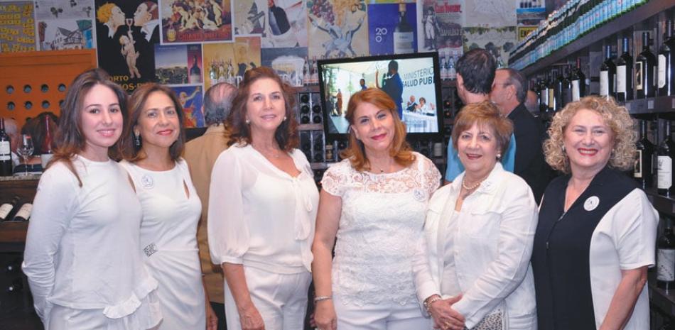 Estela Cochón, Nancy Gross, Rosalía Coen de Cochón, Elizabeth de la Maza, Maruchi de Elmúdesi y Rosario Bonarelli de Varela.