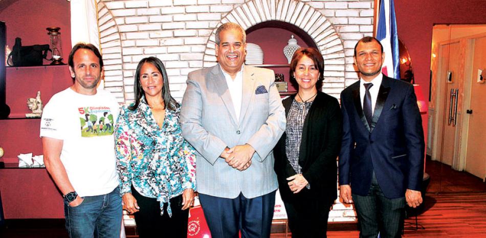 Arnoldo Aguilera, Katty Nicasio, Pedro Vargas, Rosario Nicasio y Juan Carlos Henríquez.