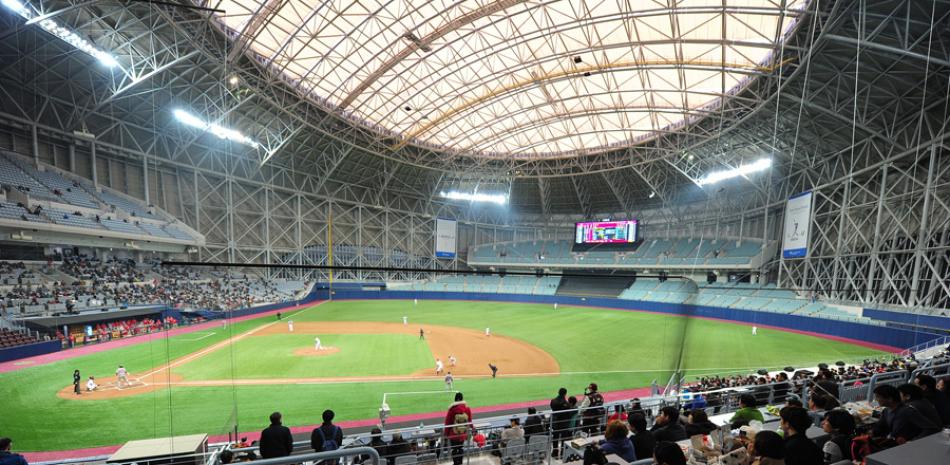 MODERNO. Vista del impresionante Gocheok Sky Dome, de Corea del Sur, escenario del primer encuentro del Clásico Mundial de Béisbol.