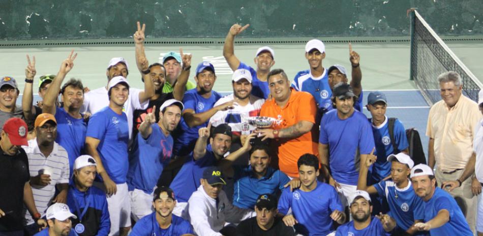 Integrantes del equipo de Naco, campeón en la rama masculina del torneo.