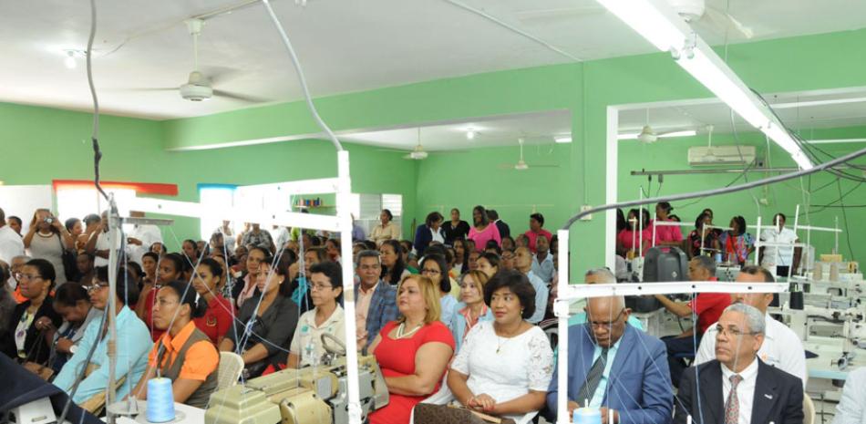 Asistencia. Cientos de personas estuvieron en la inauguración del Centro de Costura de la Federación de Centros de Madres.