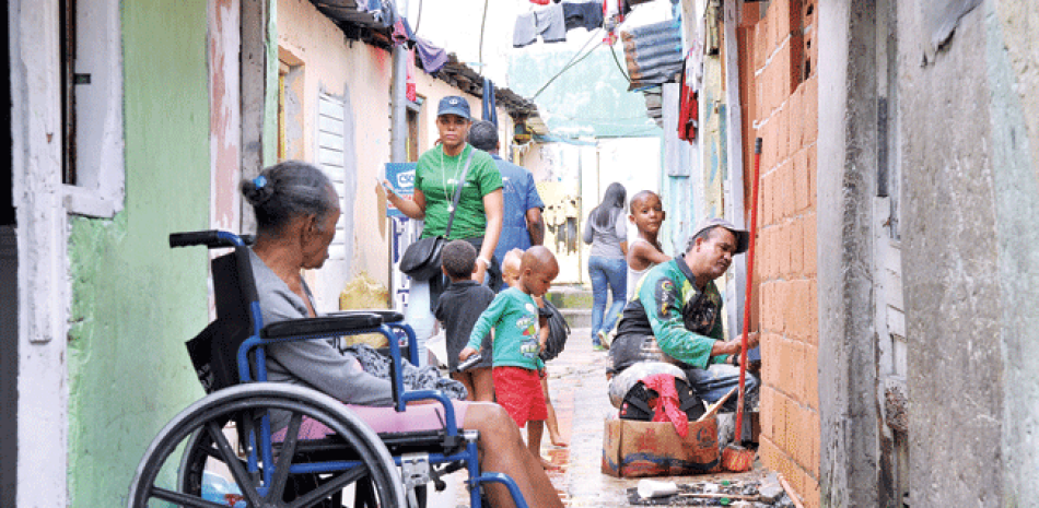 Pobreza. unas 600 personas acudieron a San Carlos a realizar el levantamiento que busca el desarrollo del sector, conociendo la población iletrada, discapacitada, desempelada y sin documentos de identidad.