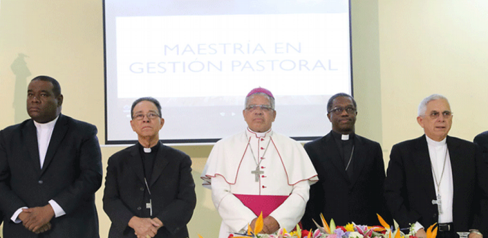 Reverendo padre Jesús Castro Marte, Nicanor Peña, monseñor Francisco Ozoria Acosta, monseñor Jude Thaddeus Okolo y José Roberto Grullón.