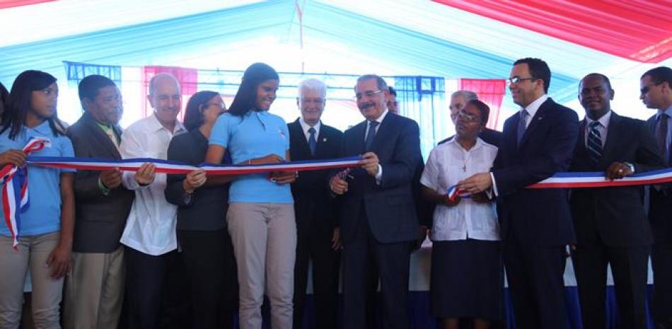 Ceremonia. El presidente Danilo Medina inauguró los dos centros educativos para beneficiar a 700 estudiantes.