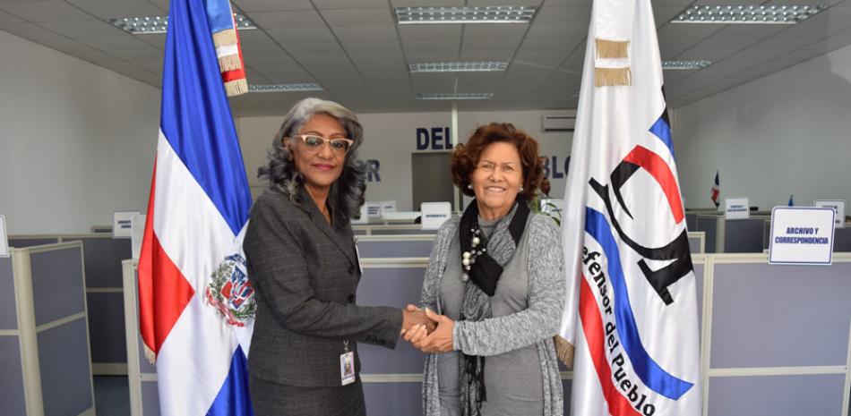 Quejas. Zoila Martínez Guante abogó por la prevención sobre falsificación y alteración de firmas en títulos de propiedad.