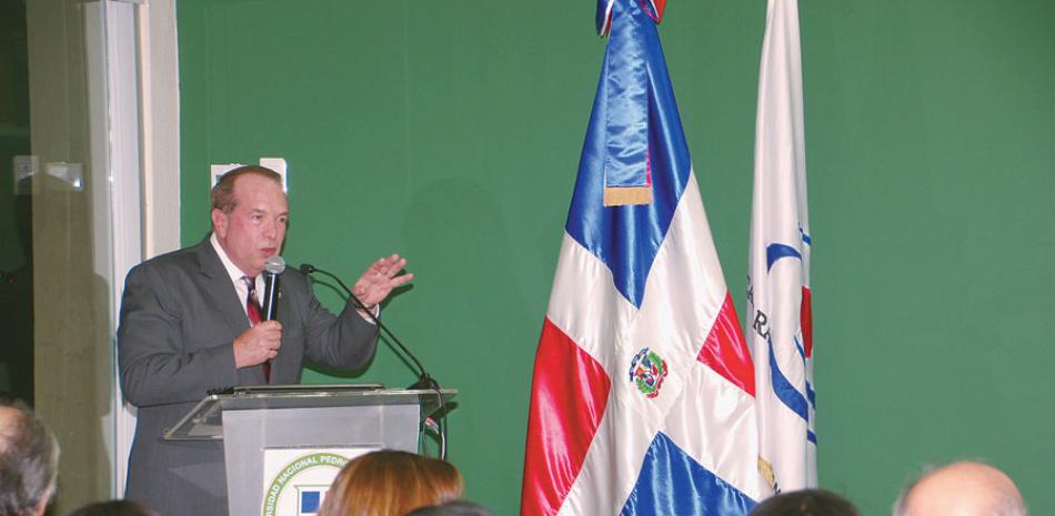 Conversatorio. El presidente de la Cámara de Cuentas, Hugo Àlvarez Pérez, durante una exposición en la Universidad Nacional Pedro Henríquez Ureña.