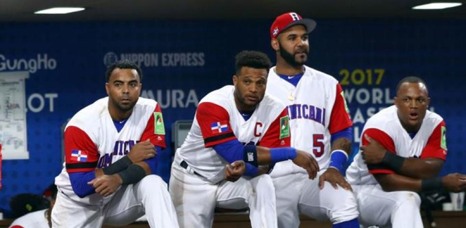 Nelson Cruz, Robinson Canó, Jonathan Villar y Adrian Beltré observan los últimos minutos de vida del equipo dominicano en el Clásico Mundial.