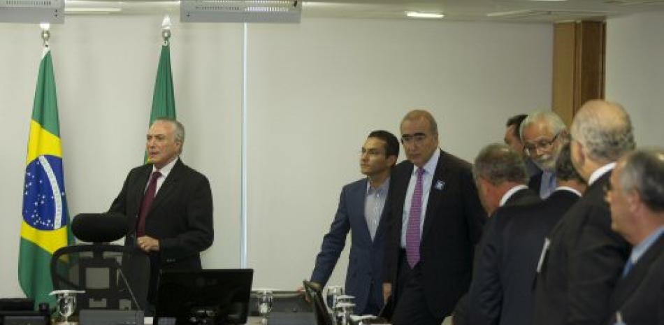 El presidente de Brasil, Michel Temer se reúne con ministros y representantes de asociaciones alimenticias, en el Palacio Presidencial de Brasilia (Brasil).