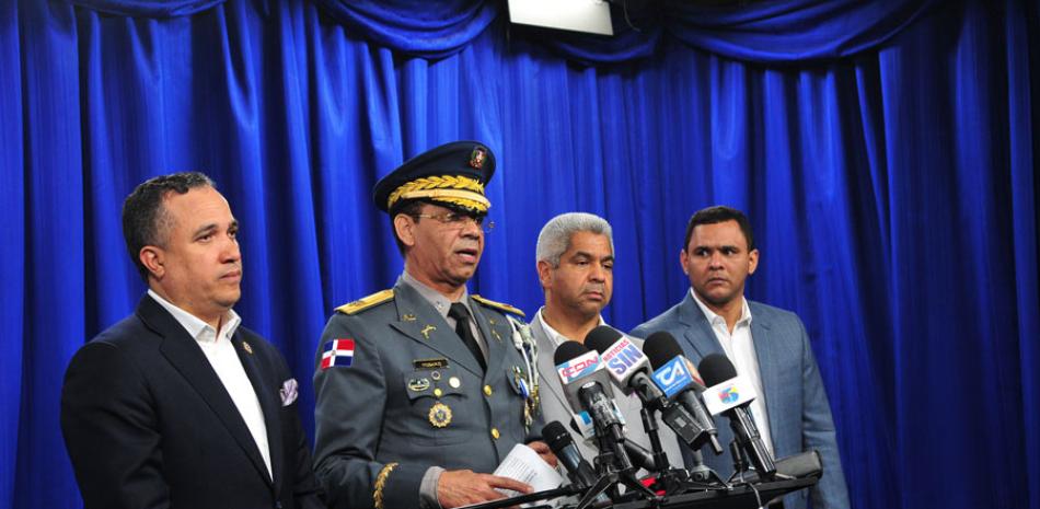 El vocero de la PN, general Nelson Rosario, dijo que el presunto autor de la muerte disparó con una pistola a dos motociclistas.