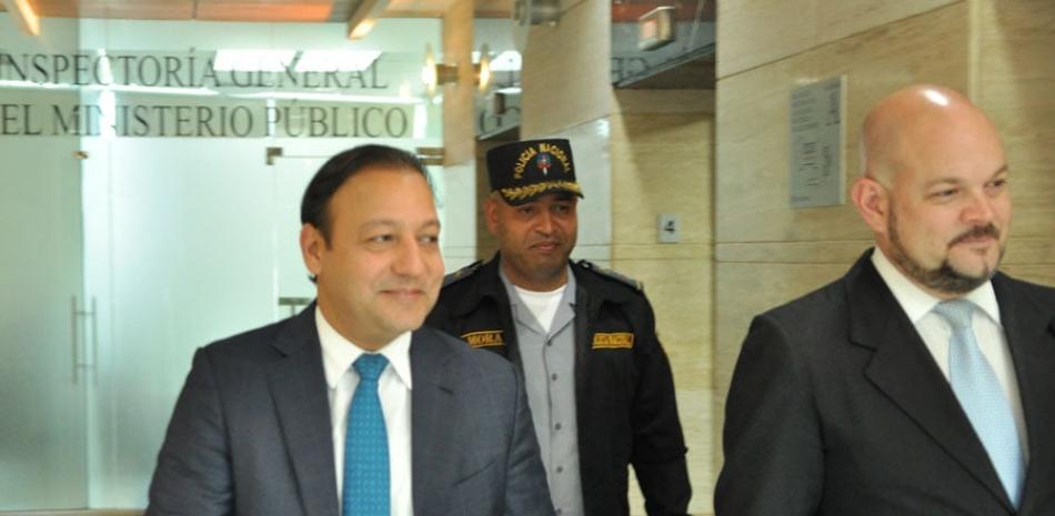 EL interrogatorio. Abel Martínez a su llegada ayer a la Procuraduría General de la República.