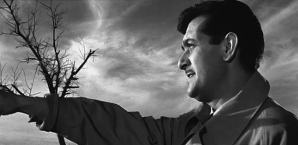 Atardecer. El actor español Alberto Closas en una de las escenas de “La muerte de un ciclista”, filme desafió la censura franquista.