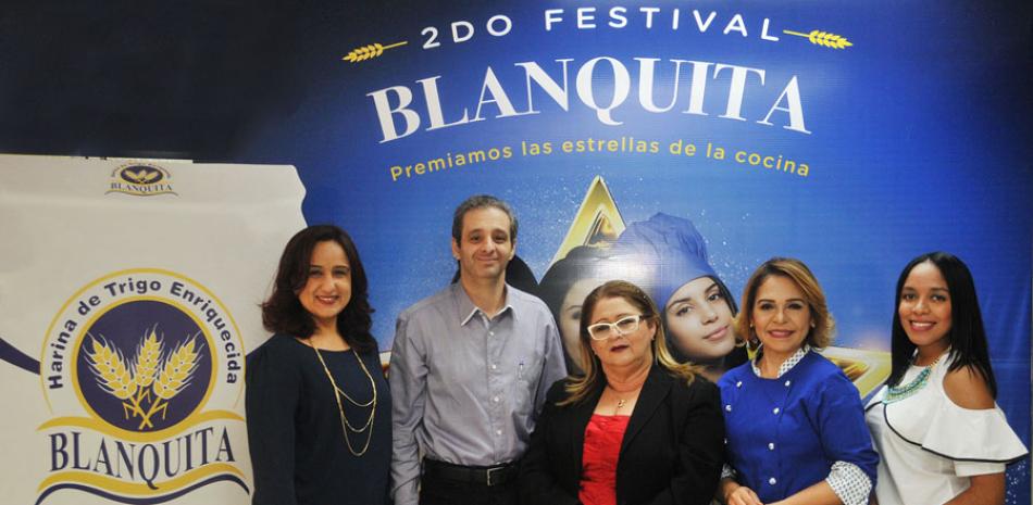 Adriana Hidalgo, Domingo Morera, Teresita Vargas, Jacqueline Henríquez y Yina Alcántara.